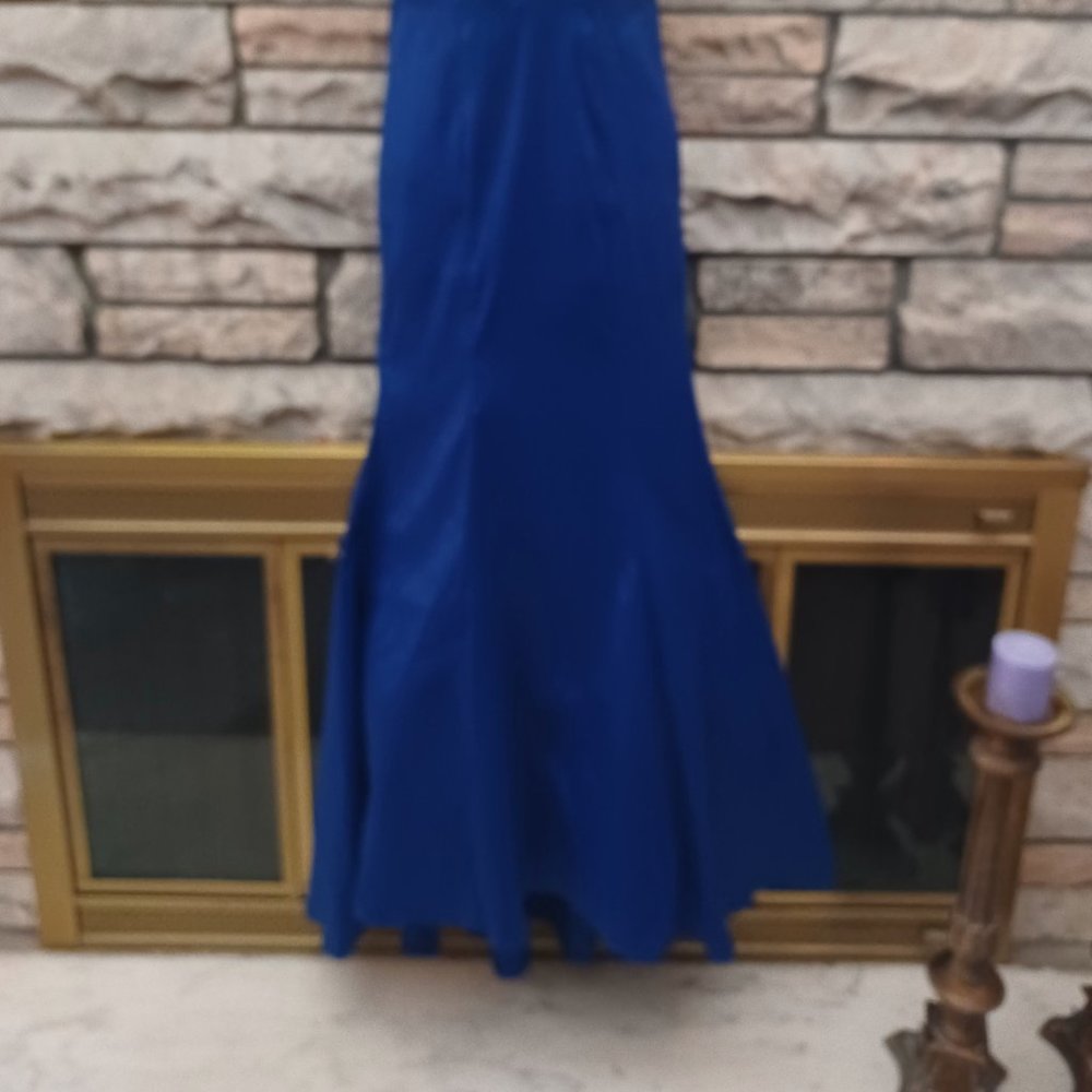 Windsor (Prom) - Picture 2 of 4